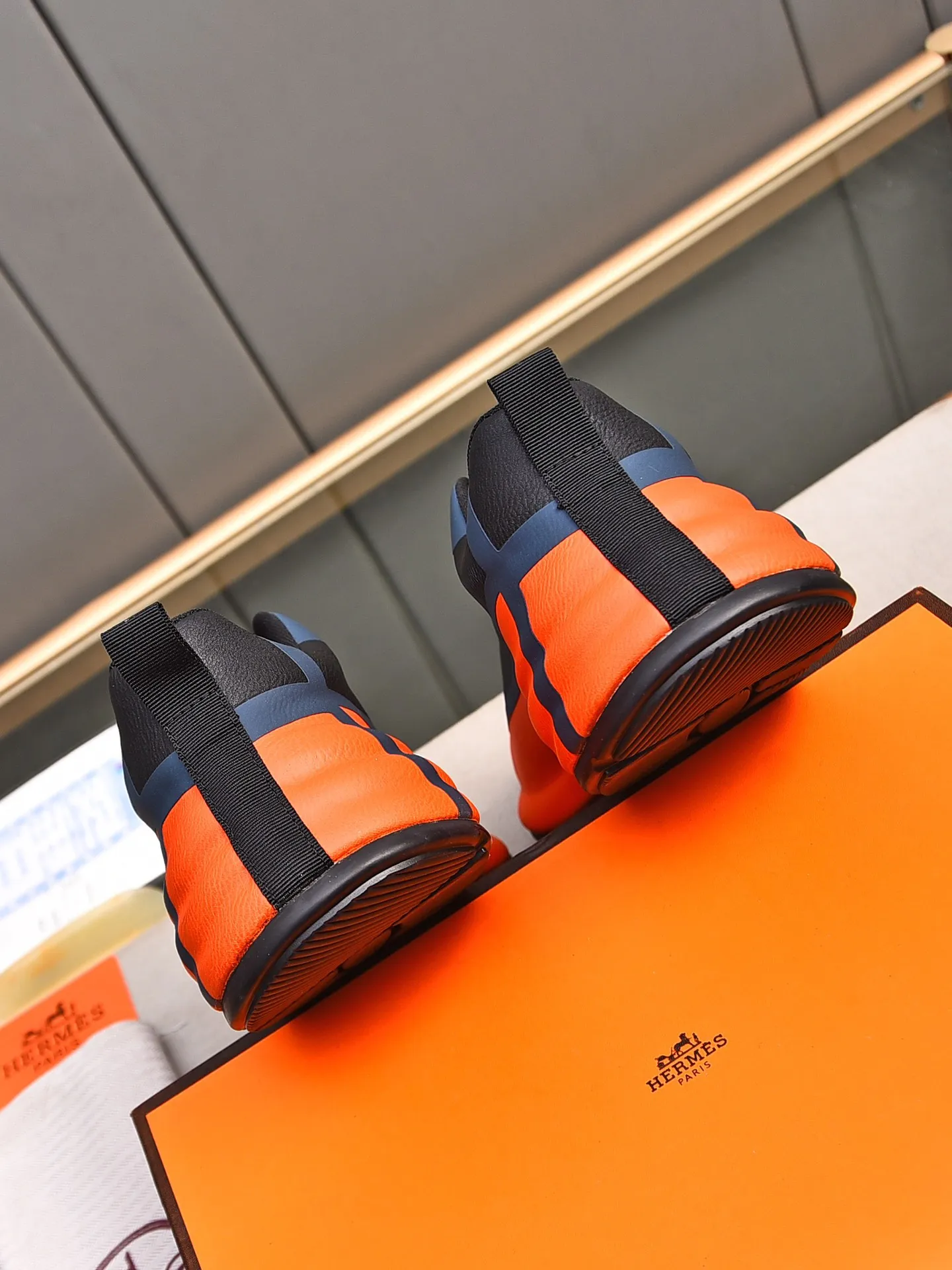 Men's shoes 💰560 [Hermes] New sports shoes Hermès are the most comfortable shoes, no one else⃣️, very light on the feet and very good-looking, you will not feel tired when you go shopping and running around 👍 Very light and comfortable, extremely light, suitable for both sports and leisure, and feel great when stepping on them! It’s up to you to choose, there’s always what you want~ ✔️Material: imported first-layer cowhide ✔️Inner lining: breathable mesh ✔️Outsole: genuine leather bottom ✔️Size: Men’s 38-44 (45 custom-made)
